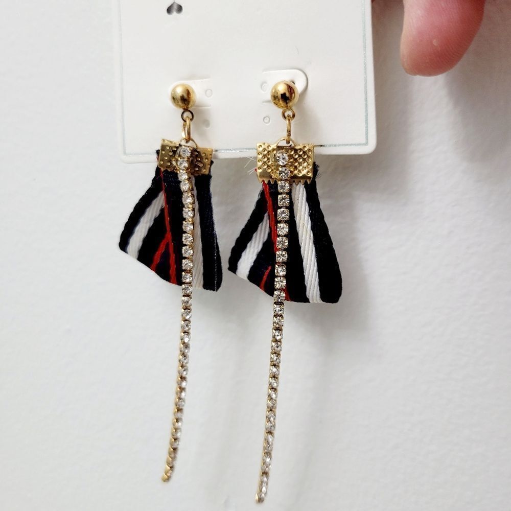 Brand New Gold Tone Rhinestone Earrings With Ribbon - Picture 5 of 7